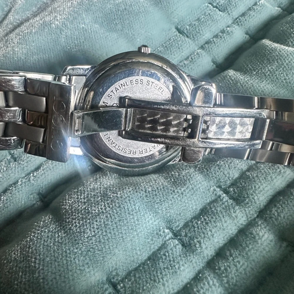 Gucci Silver-Tone Metal Watch - Picture 4 of 12